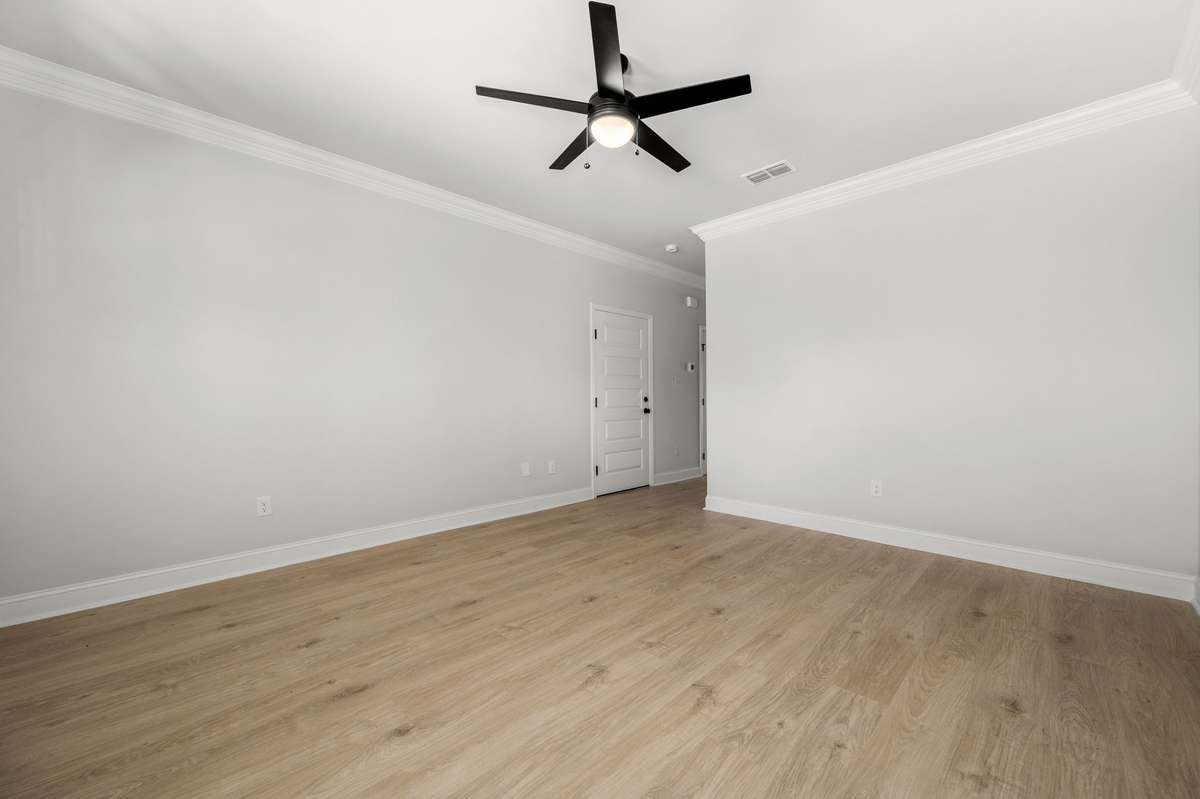 Photos shown are of a completed home of the same floorplan and are for reference purposes only. Options and colors may vary.