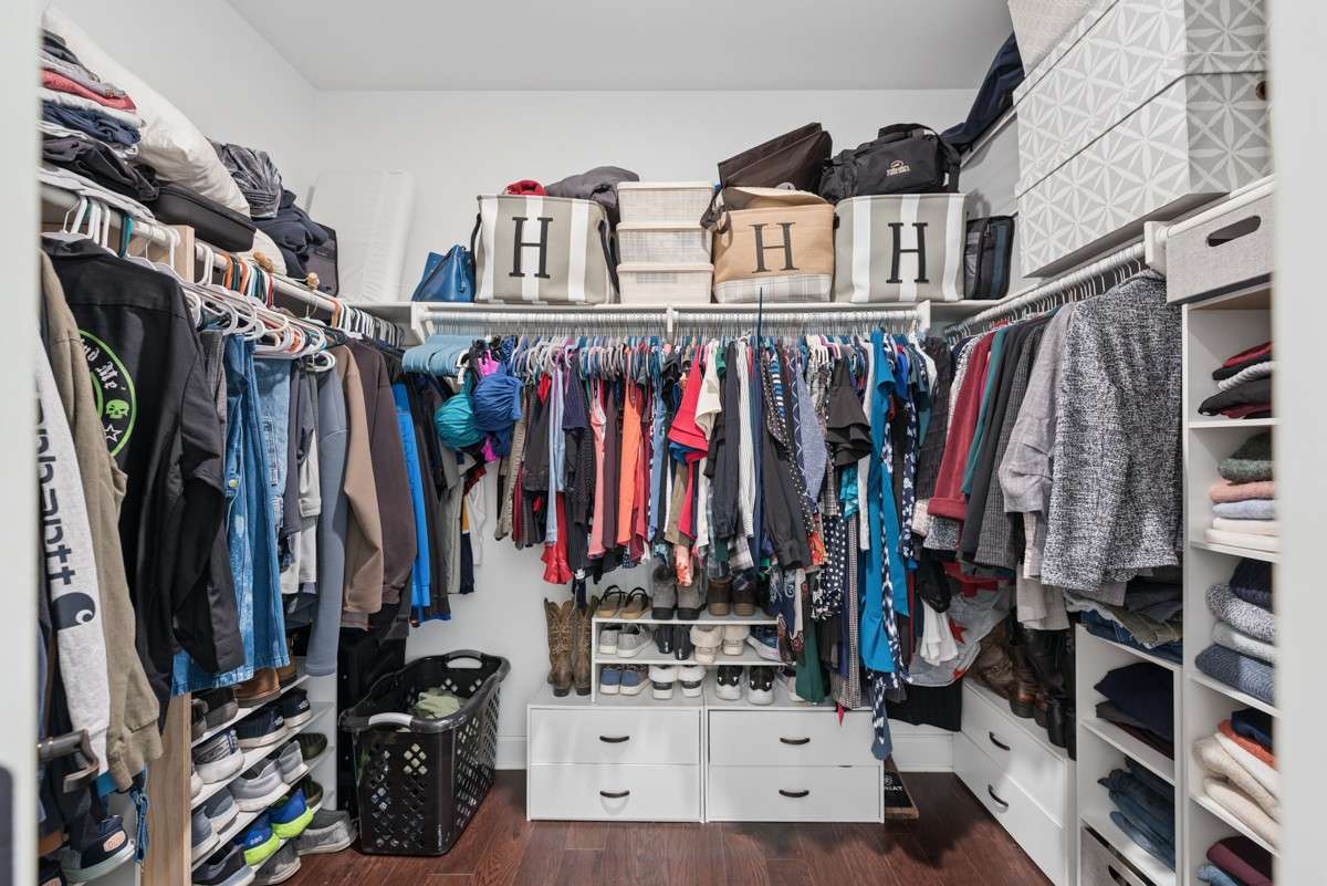 just look at the size of this closet space!