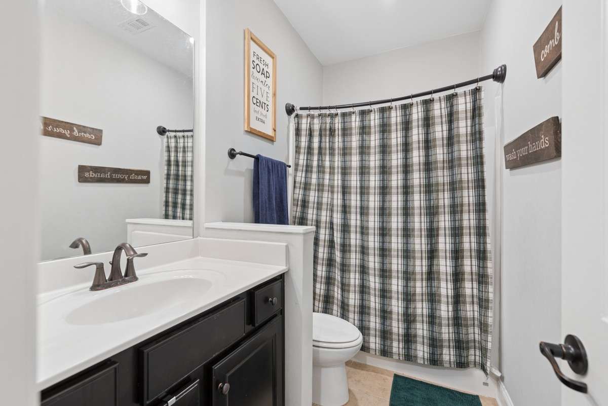 Second bathroom conveniently co-located with the additional 3 bedrooms on the main level.
