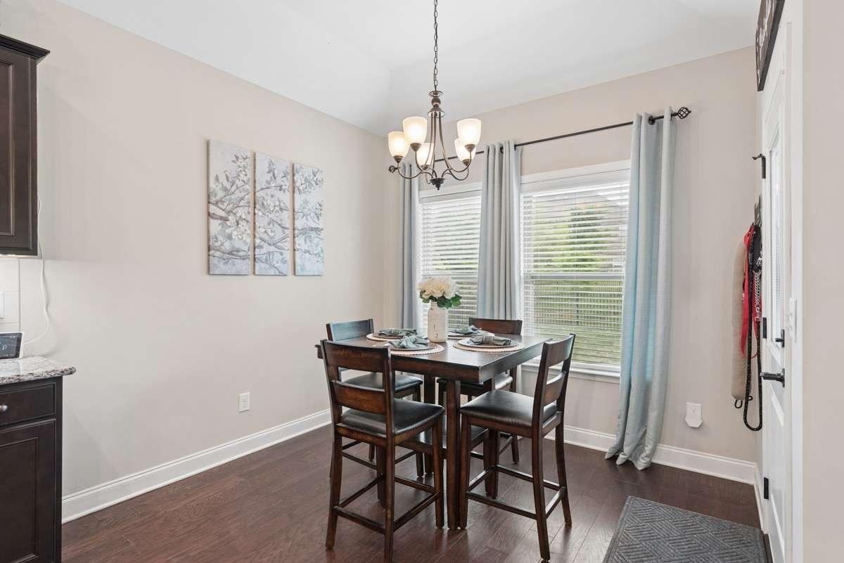 Eat-in breakfast area