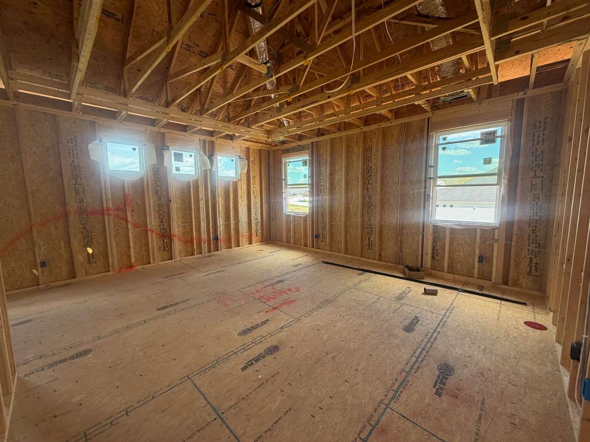 HUGE PRIMARY SUITE WITH SITTING ROOM AREA