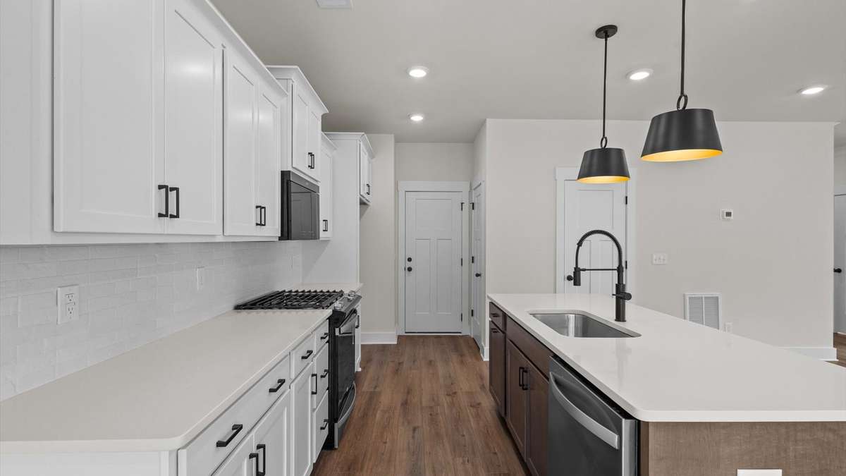 Beramont by DRB Homes- Pictures used for floor plan purposes only. Colors and selections will vary.