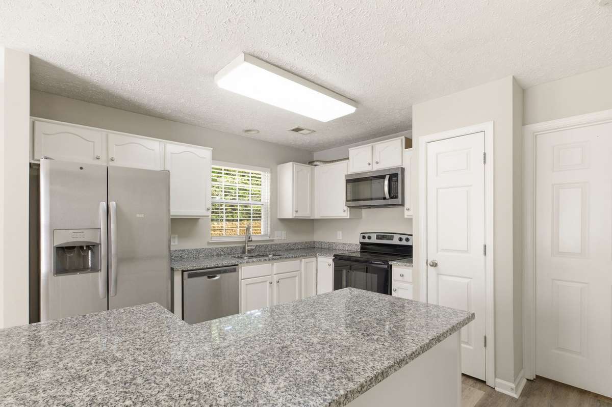 kitchen peninsula, perfect for barstool seating and entertaining