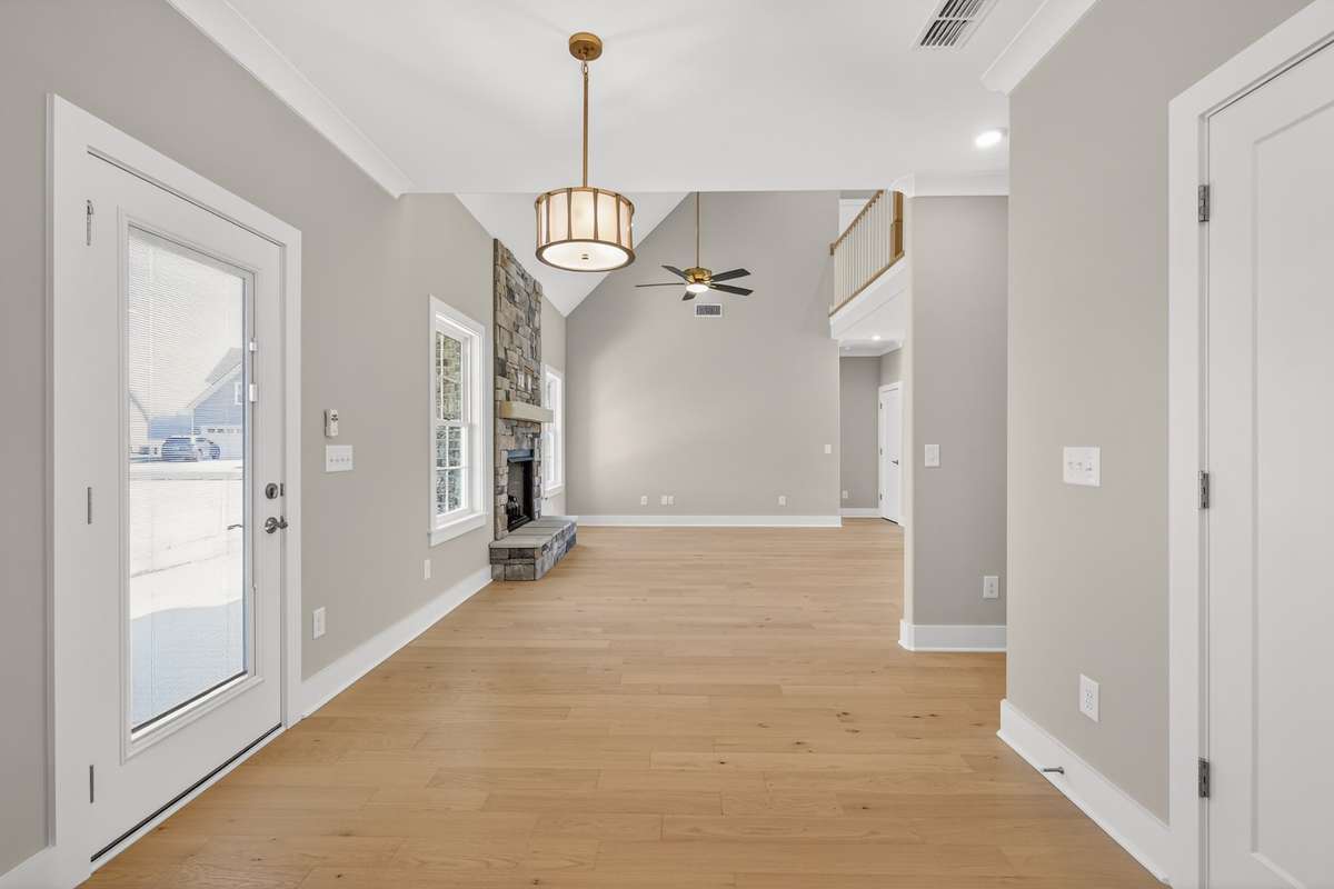 Access to backyard through the kitchen and eat-in area