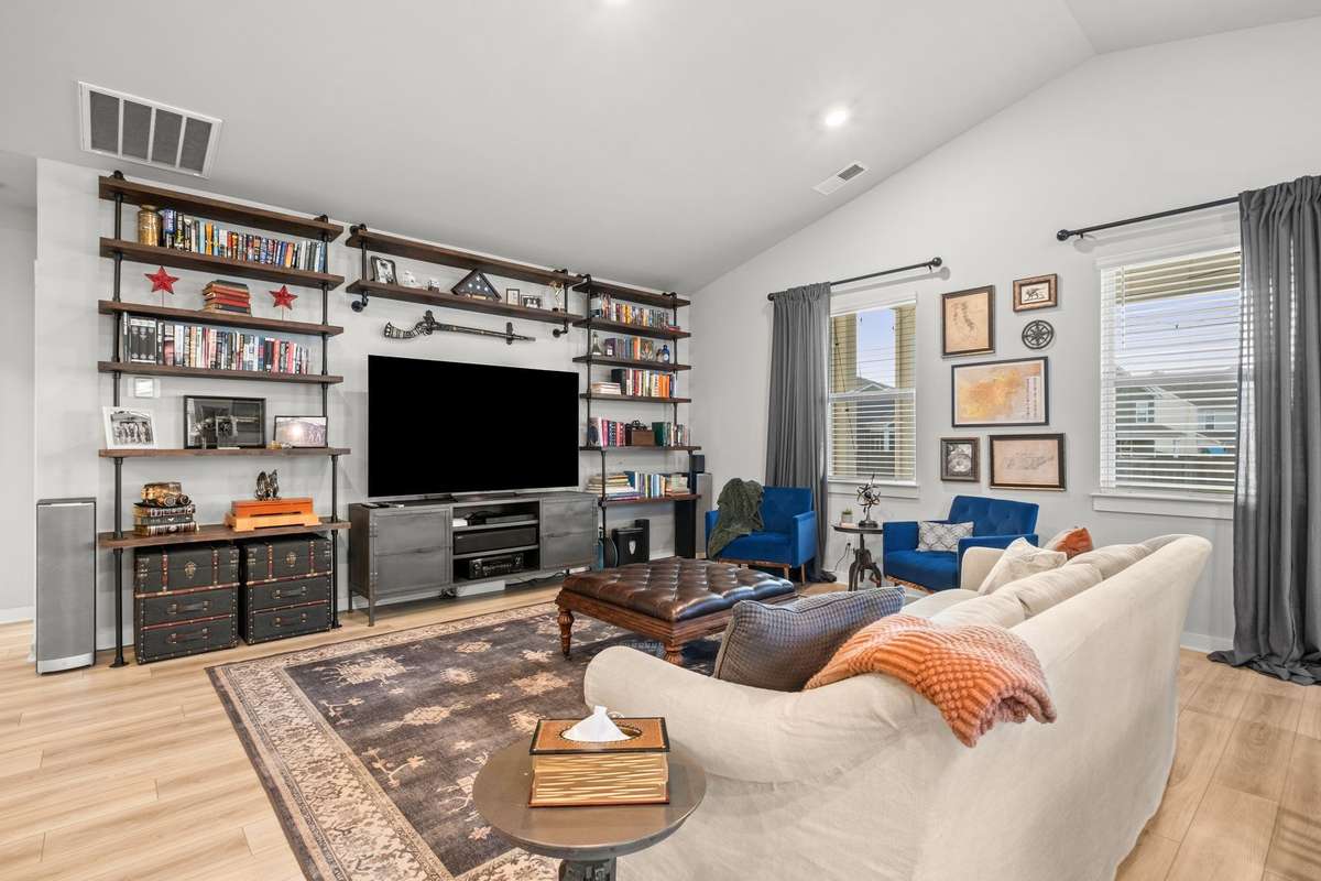 The ceiling provides a good feeling of volume without being too high.