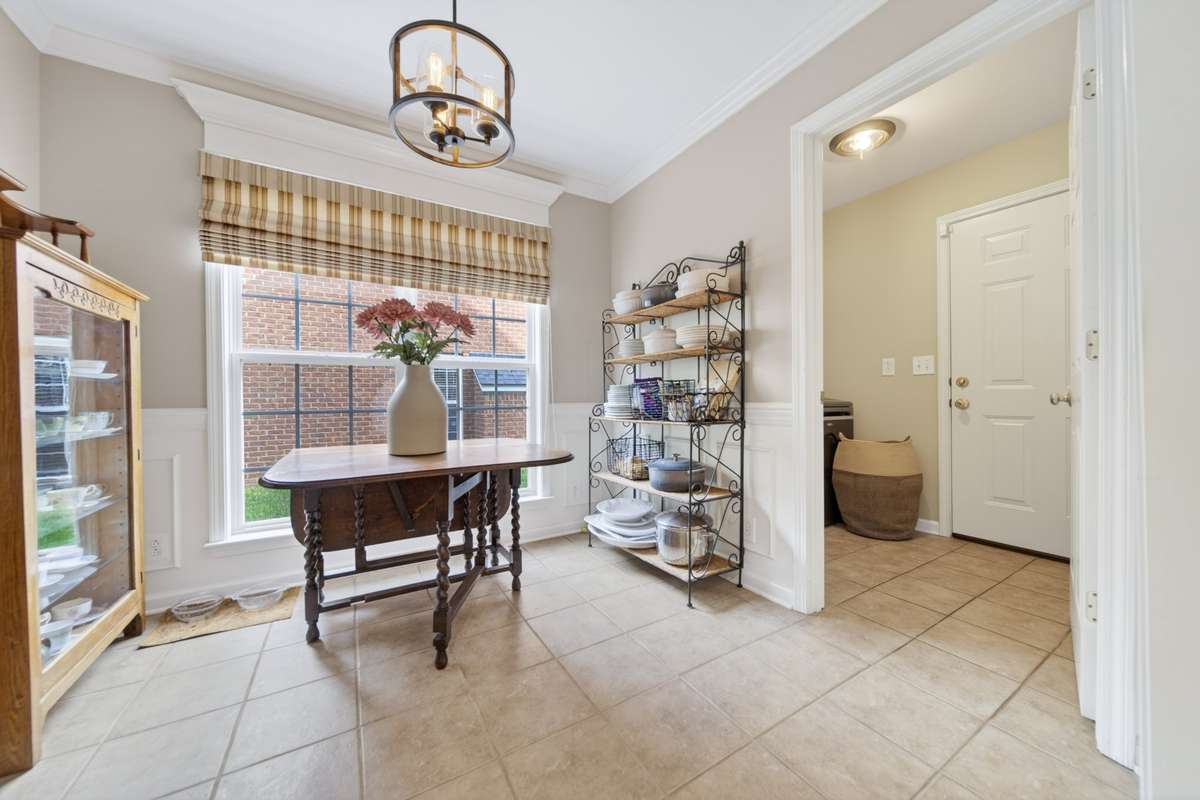 Eat-in breakfast area off of the kitchen.