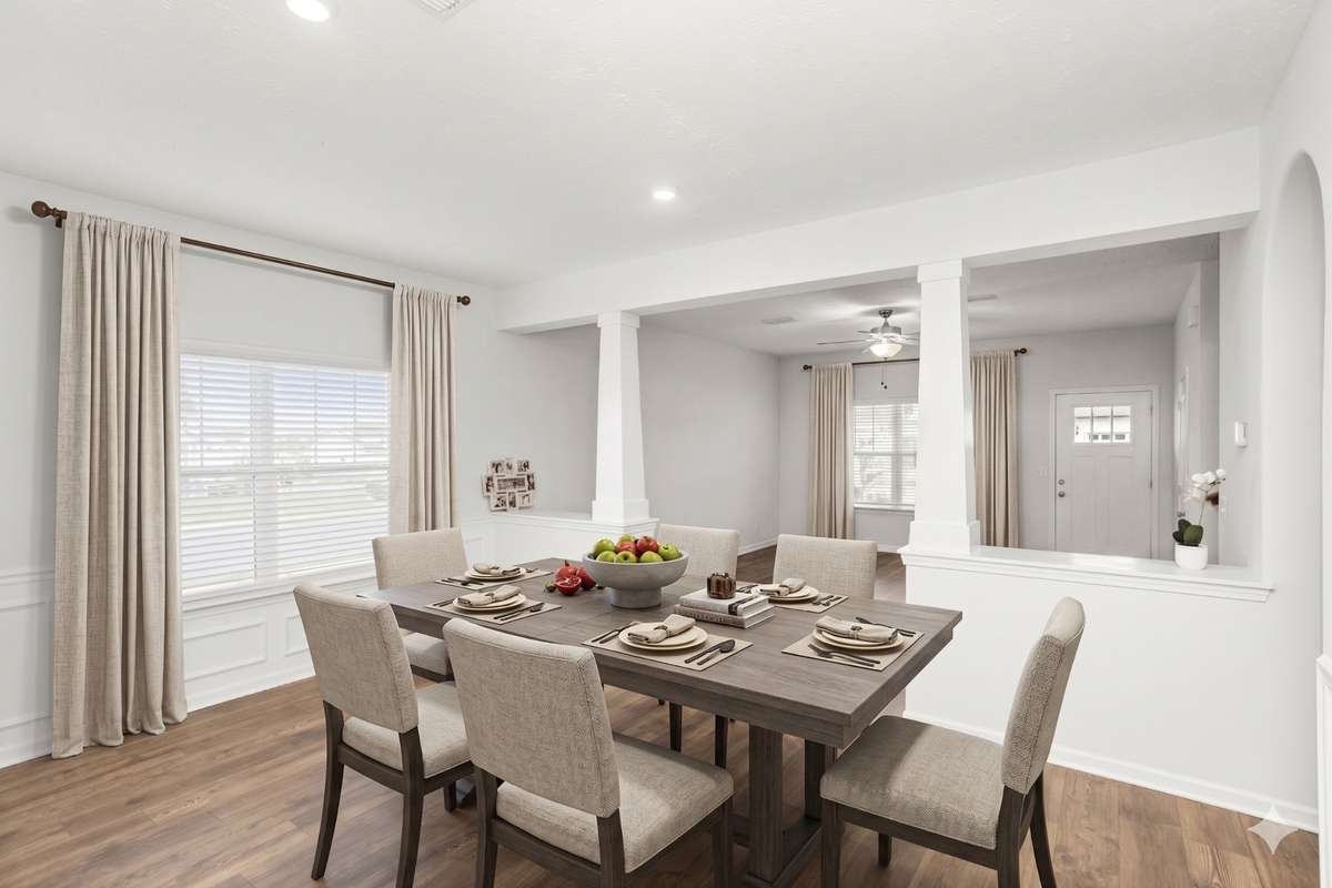Dinning room Virtually Staged