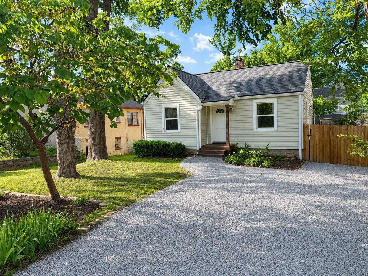 Welcome to 1323 Chester Ave!