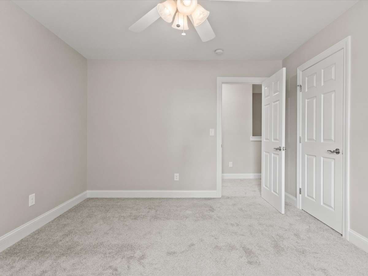 Bedroom - carpet flooring, ceiling fan