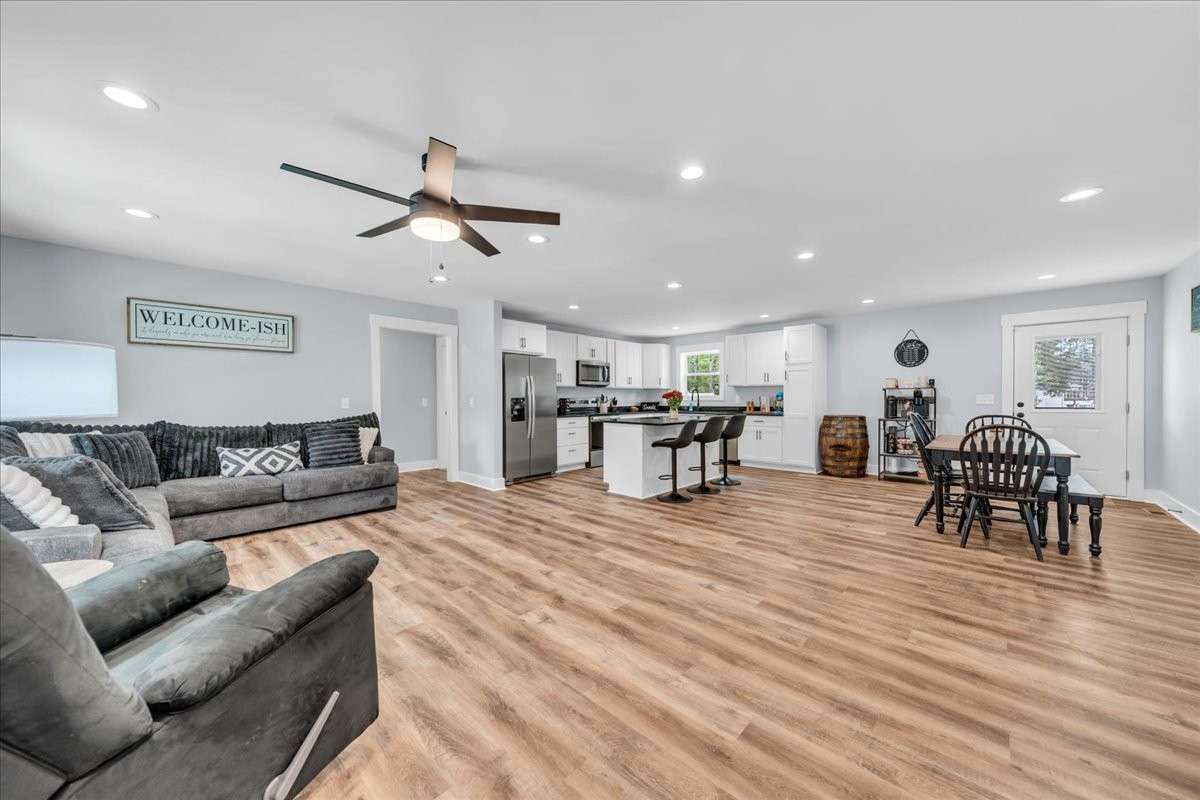 This is an ideal space for gatherings and entertaining.