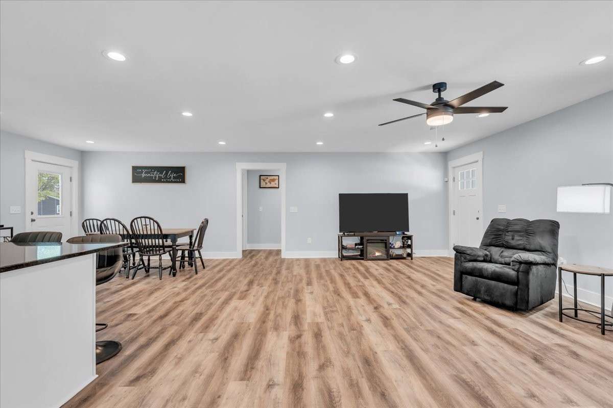 Enjoy the effortless flow of space, making it an inviting spot for gatherings with family and friends.
