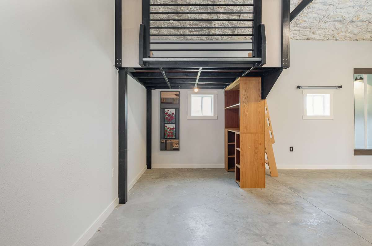 Alternate view of "nook" area.
