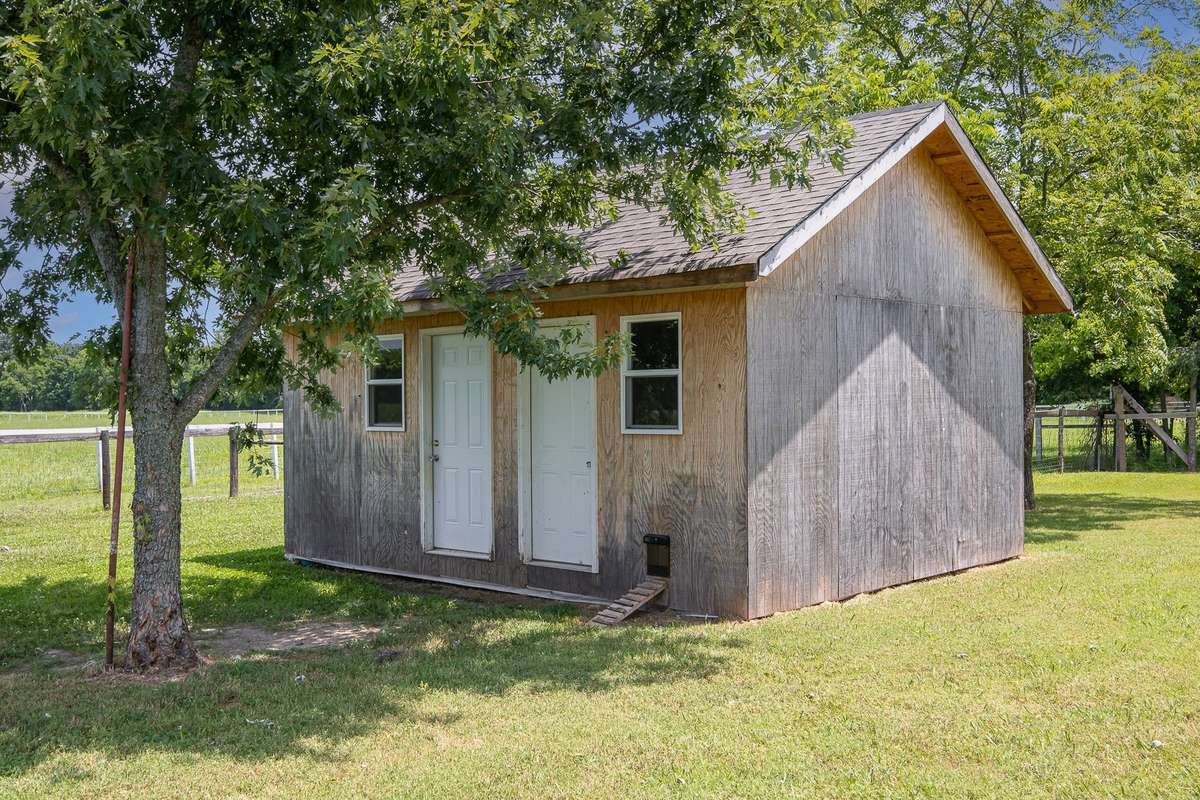 Outside we find an included 15 ft x 20 ft shed that is already configured for use as 1/2 chicken coop and 1/2 tool / equipment storage. Bring your chickens and hobbies because this one has room for both!