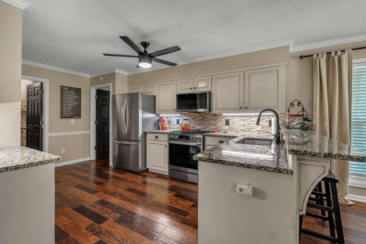 Upgraded Stainless Steele LG appliances- all convey with the home