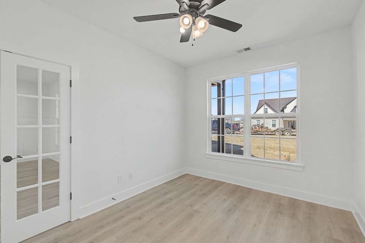 Photos of same floor plan but of another finished home in Oak Meadows by Surrey Homes. Photos are for illustration purposes only. Colors and materials may vary.