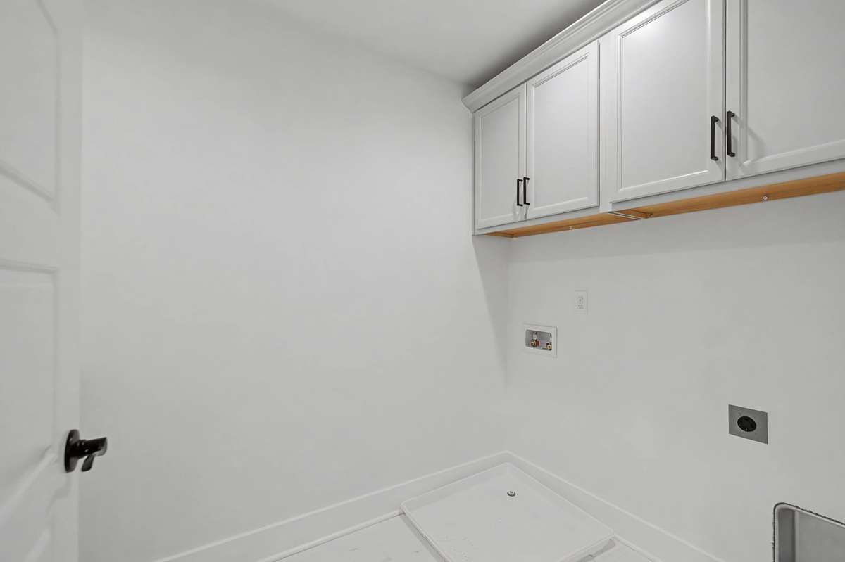 Photos of same floor plan but of another finished home in Oak Meadows by Surrey Homes. Photos are for illustration purposes only. Colors and materials may vary.