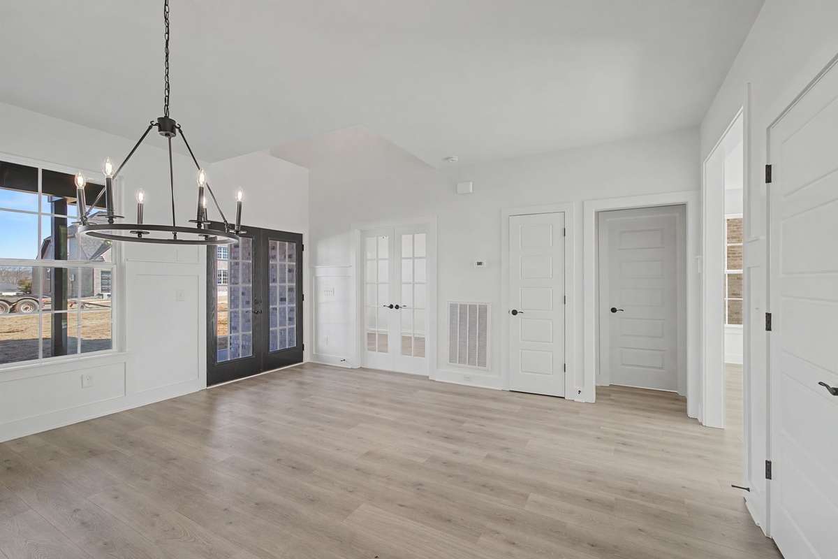 Photos of same floor plan but of another finished home in Oak Meadows by Surrey Homes. Photos are for illustration purposes only. Colors and materials may vary.