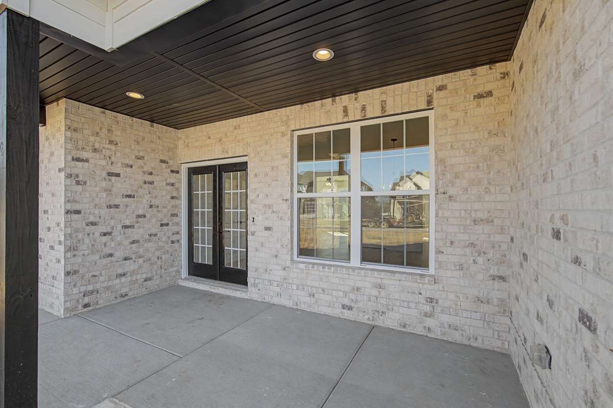Photos of same floor plan but of another finished home in Oak Meadows by Surrey Homes. Photos are for illustration purposes only. Colors and materials may vary.