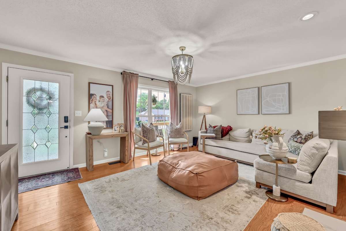 Neutral paint + plenty of natural light
