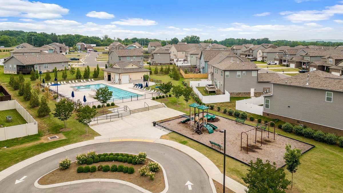 Community Swimming Pool and Clubhouse!
