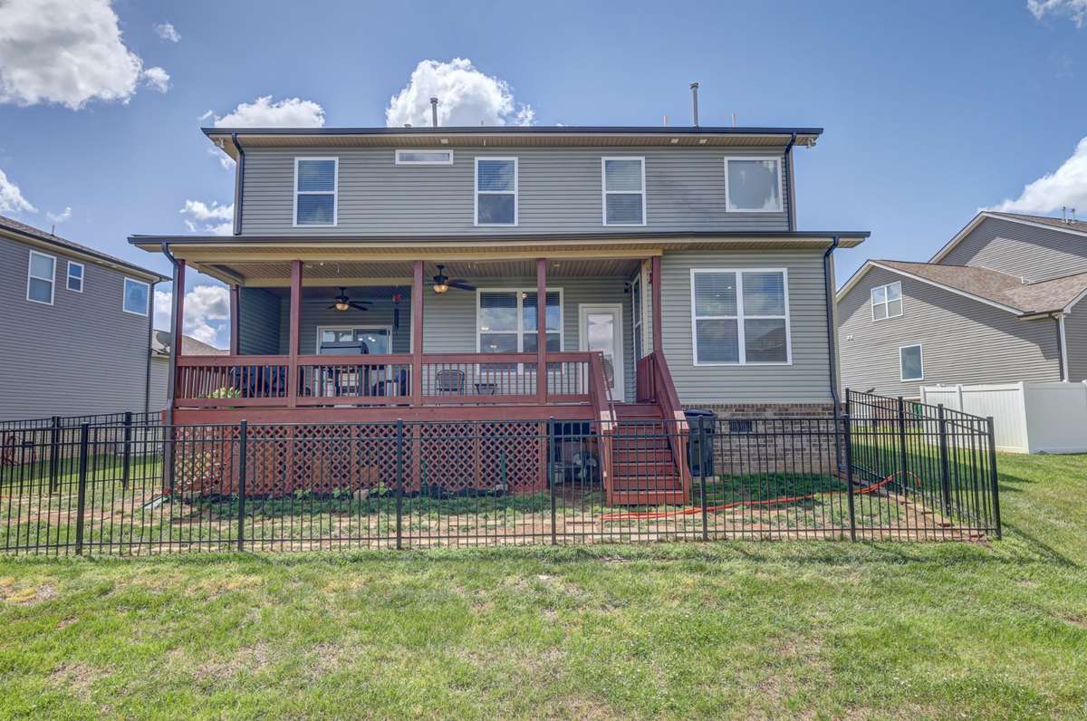 Fully fenced back yard area!