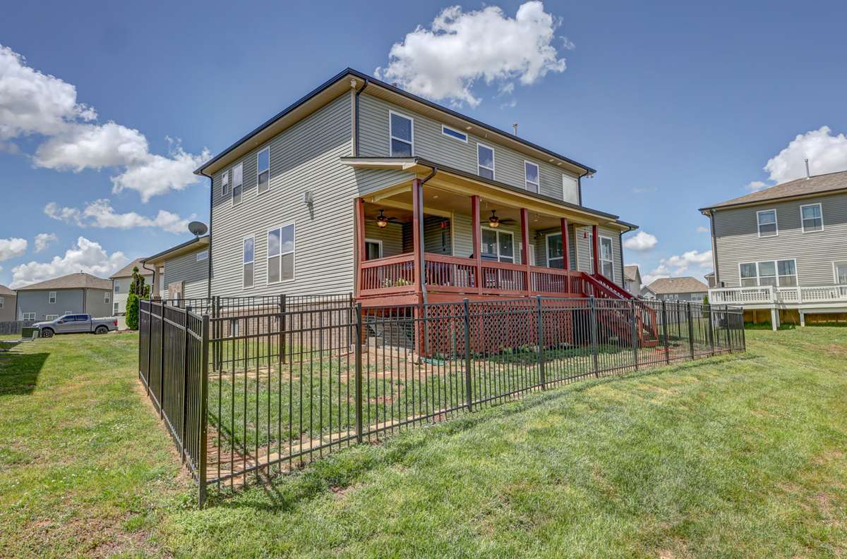 Fully fenced back yard area!