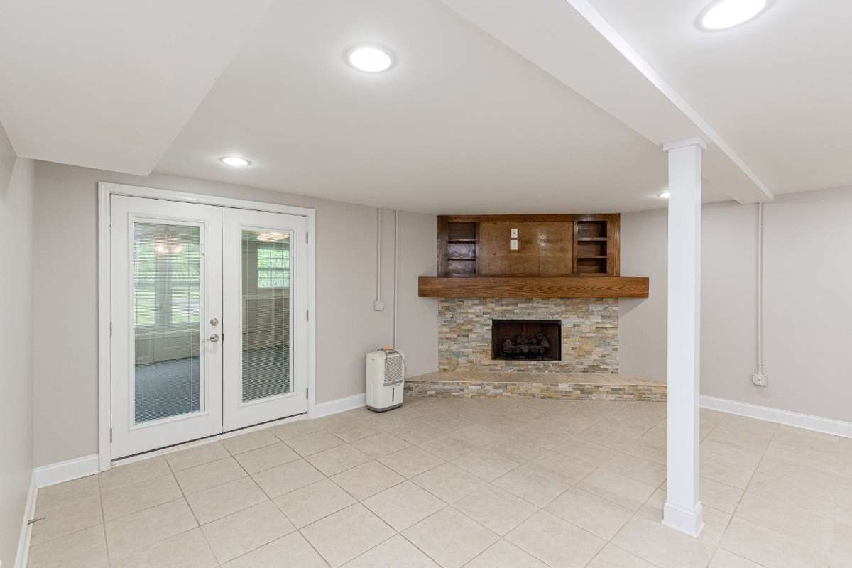 Lower floor family room, game room, combo area with 2 large closets