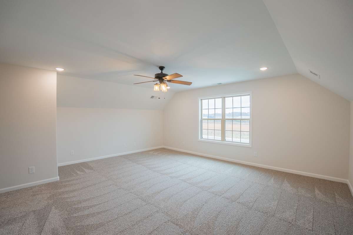 EXAMPLE >>>Huge Bonus Room!!!