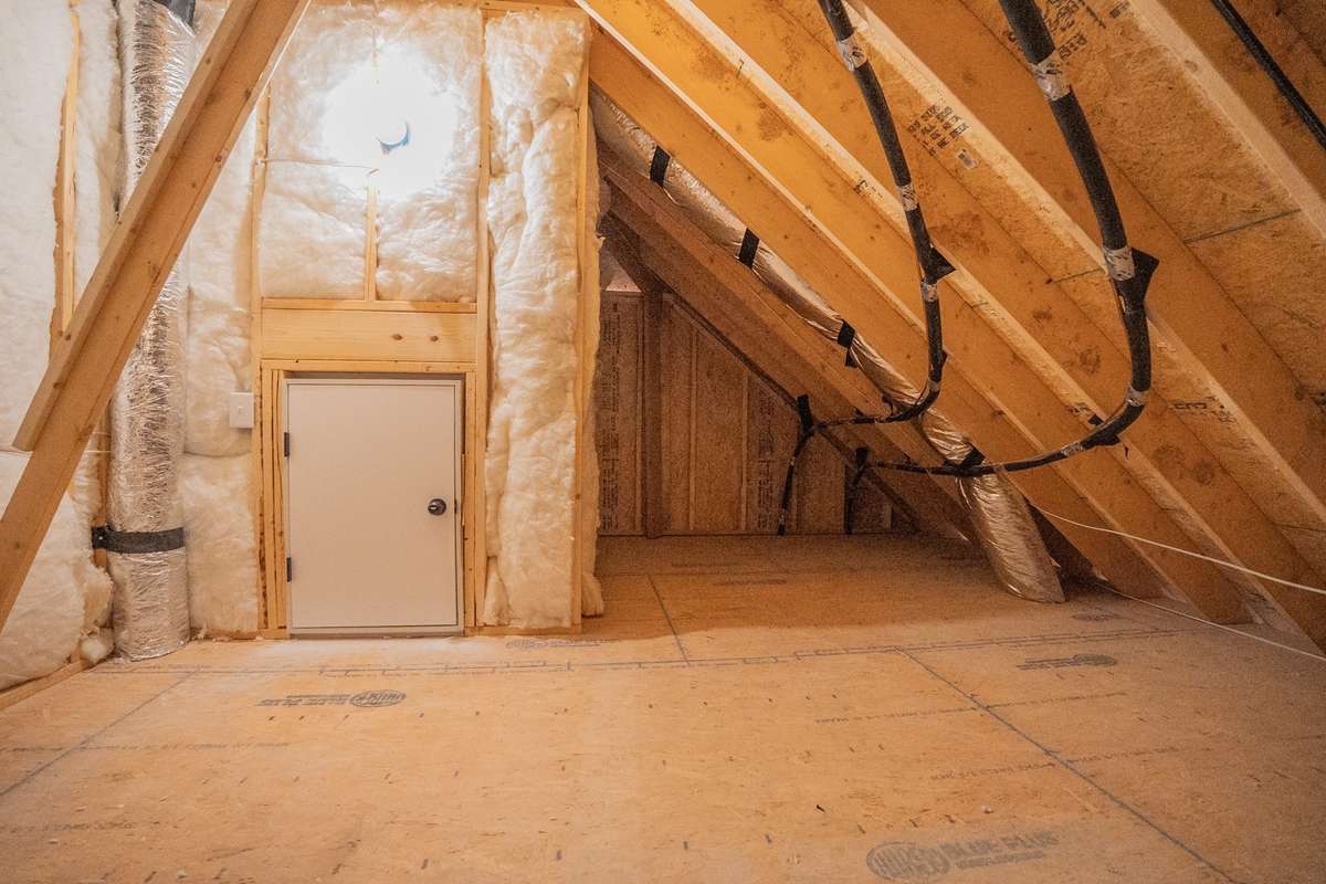 EXAMPLE >>>Lots of Attic Storage Space!!
