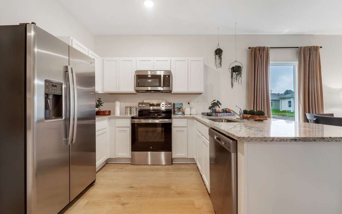 GE Stainless Steel Energy Star Appliances. Includes Fridge with Water/Ice Maker, Microwave Hood, Dishwasher, Stove, Washer/Dryer. Large Walk In Pantry.