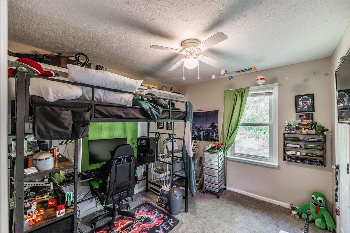 Second bedroom