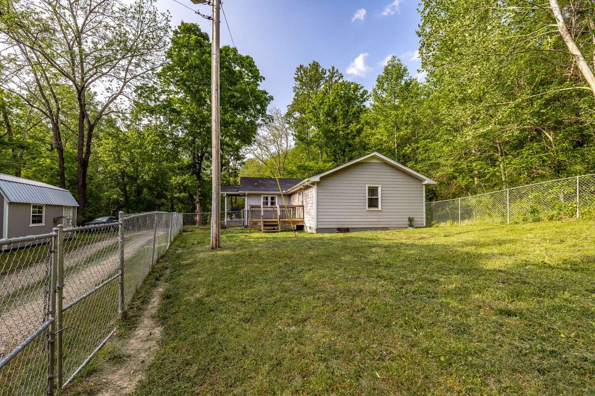 Large 5' fenced in area