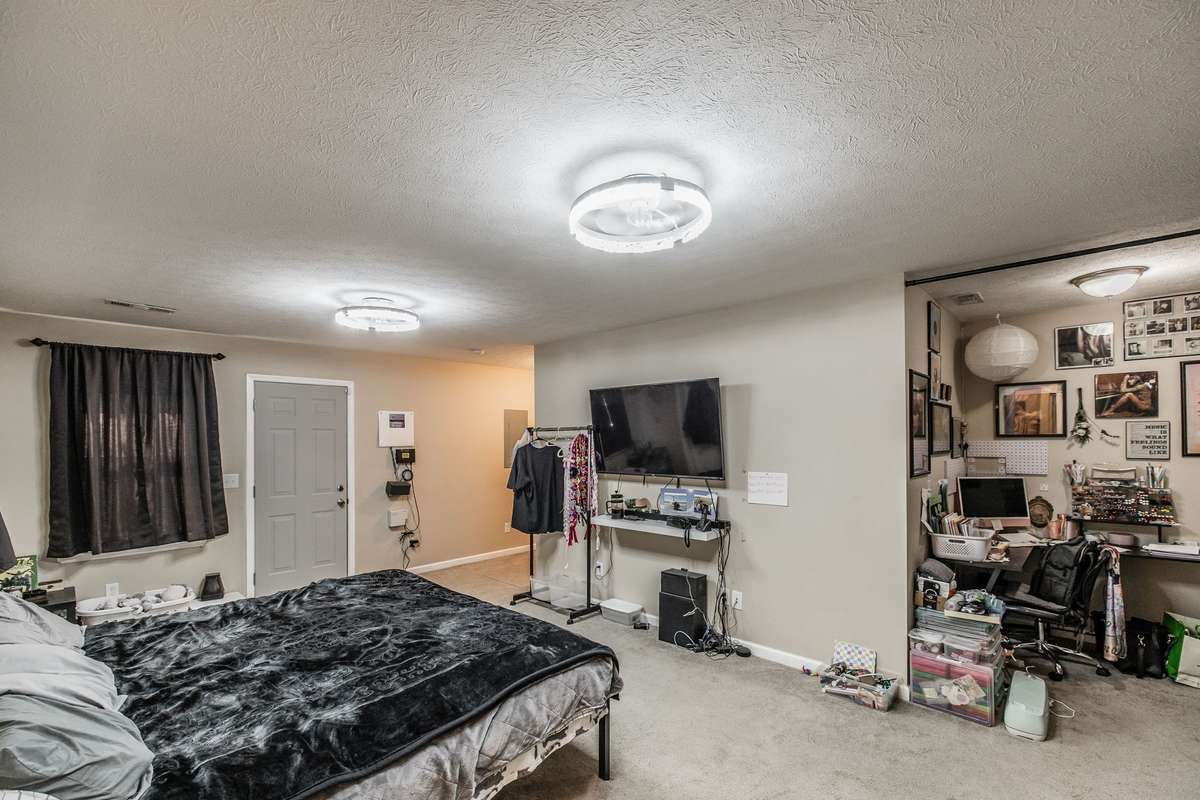 Additional nook - perfect for a home office space