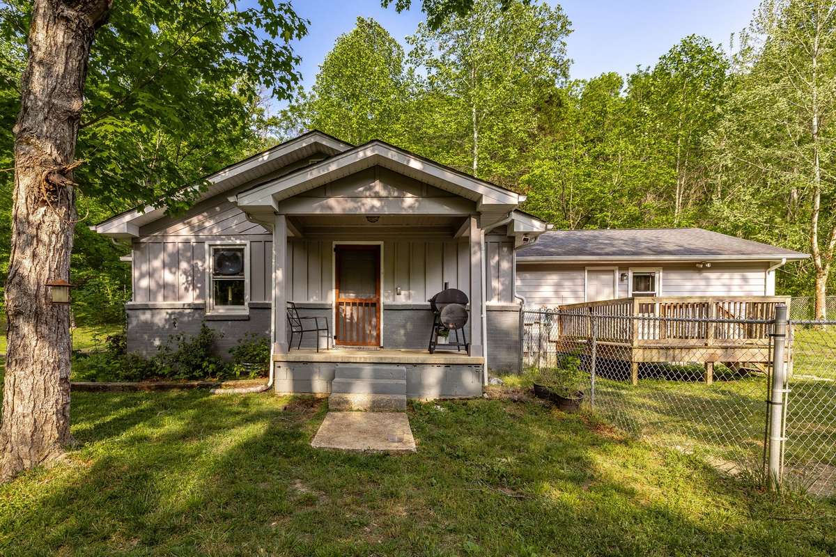 Covered side porch