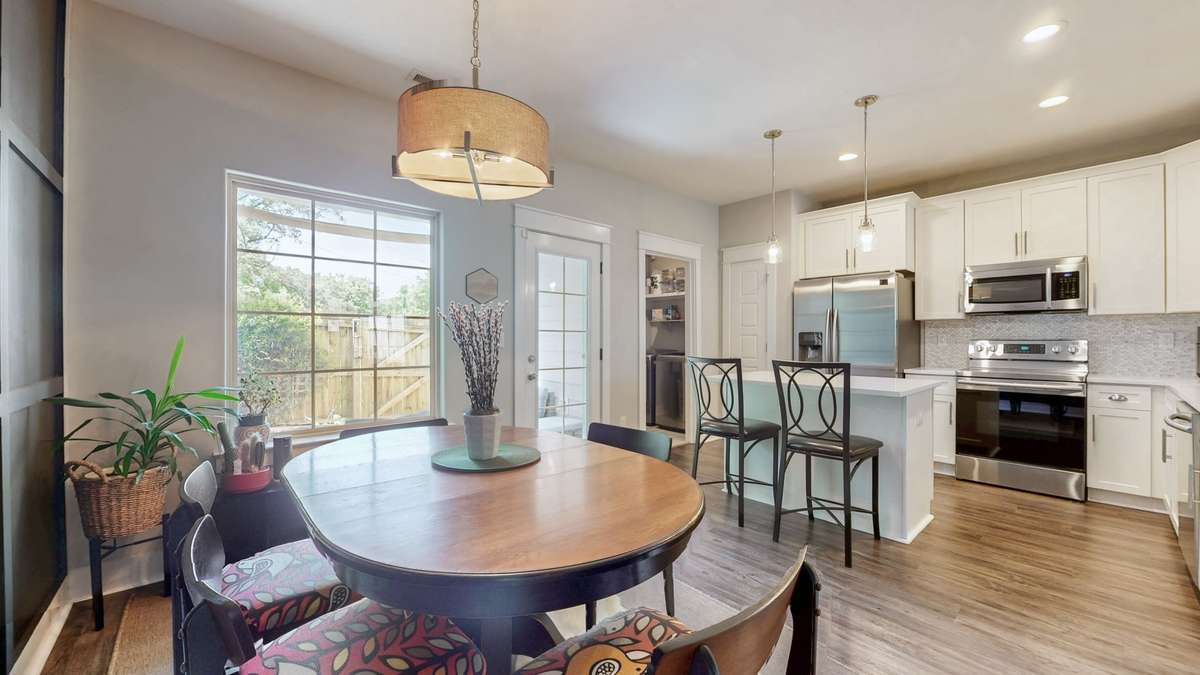 Dining & Kitchen