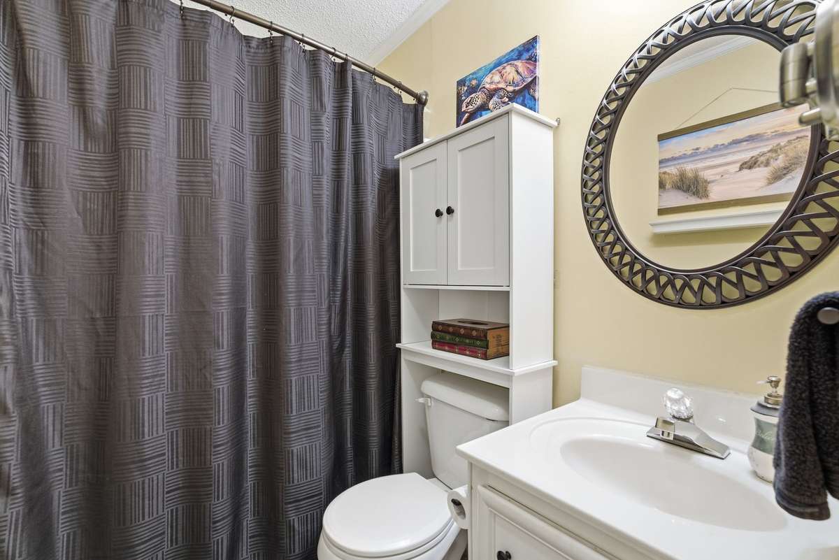 Hall bath, easy accessible to both guest rooms.