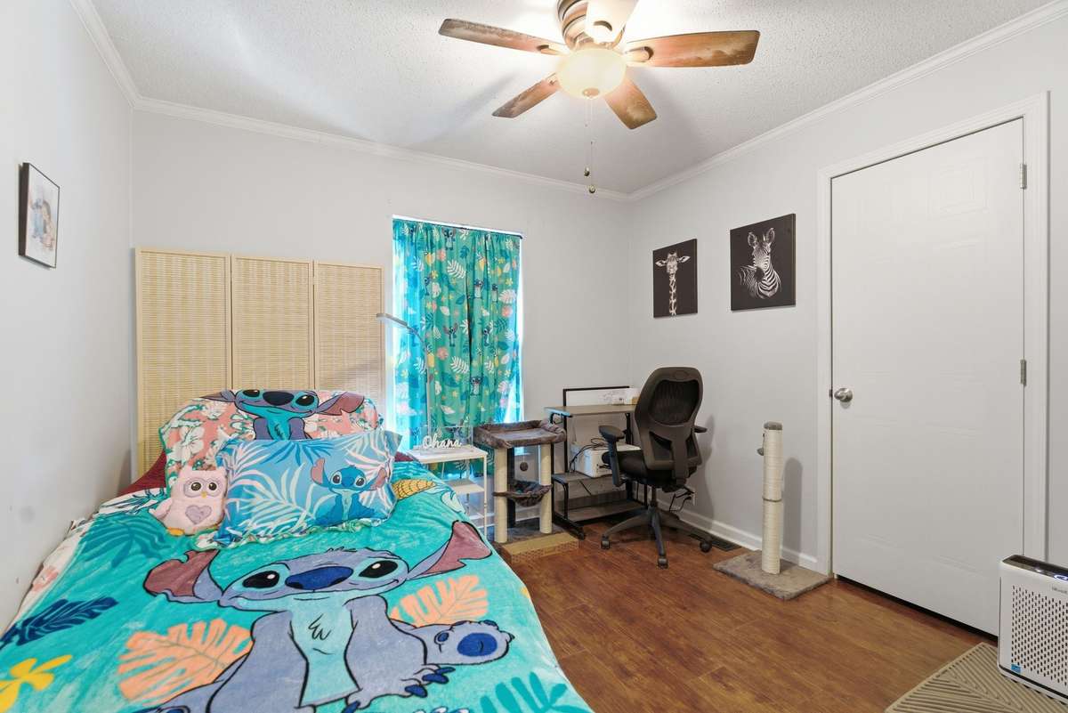 Guest room w/ closet, just off of the hall bath.
