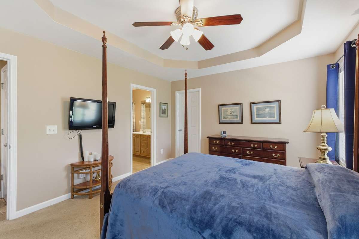Spacious even with a king size bed