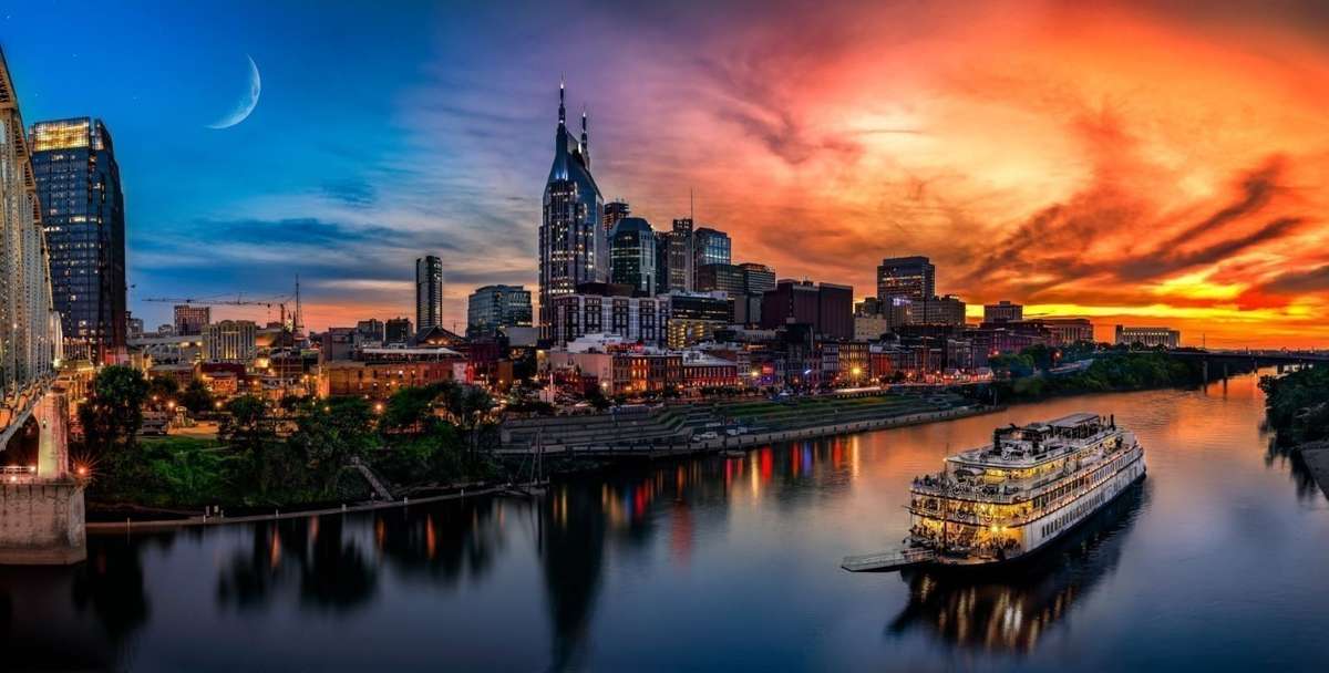 20 minutes to Downtown Nashville!