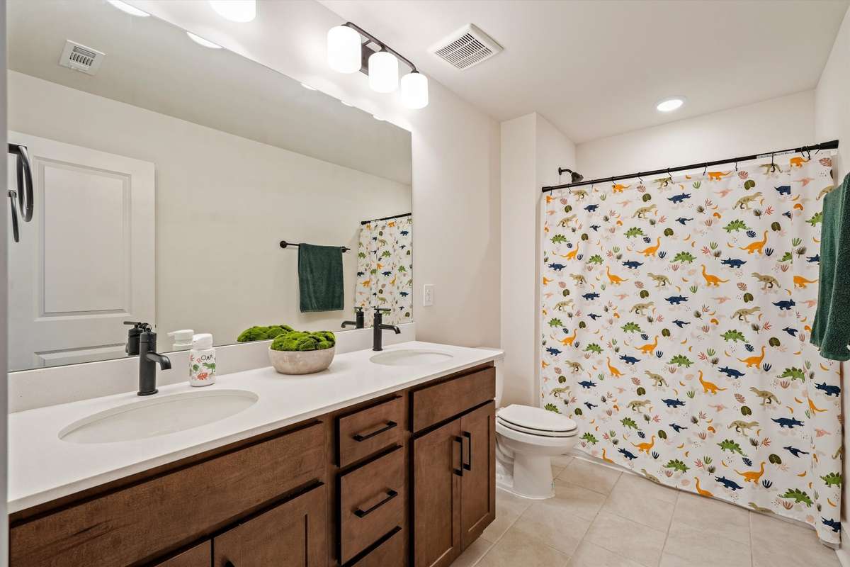 upstairs bathroom 3