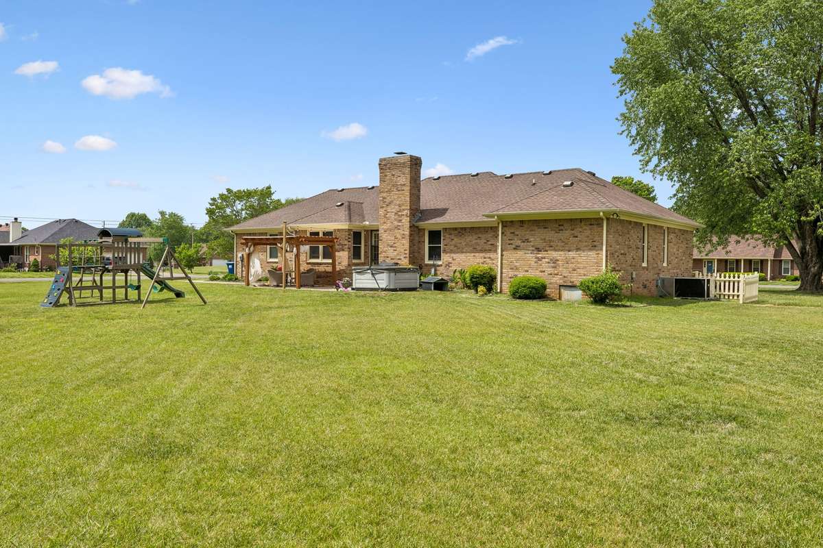 2104 Red Mile Rd, Murfreesboro, TN 37127