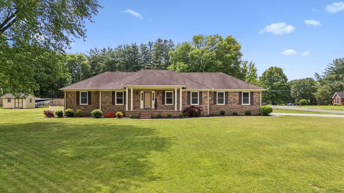 This all brick, one-level home sits on almost an acre and has NO HOA! 2104 Red Mile Rd, Murfreesboro, TN 37127