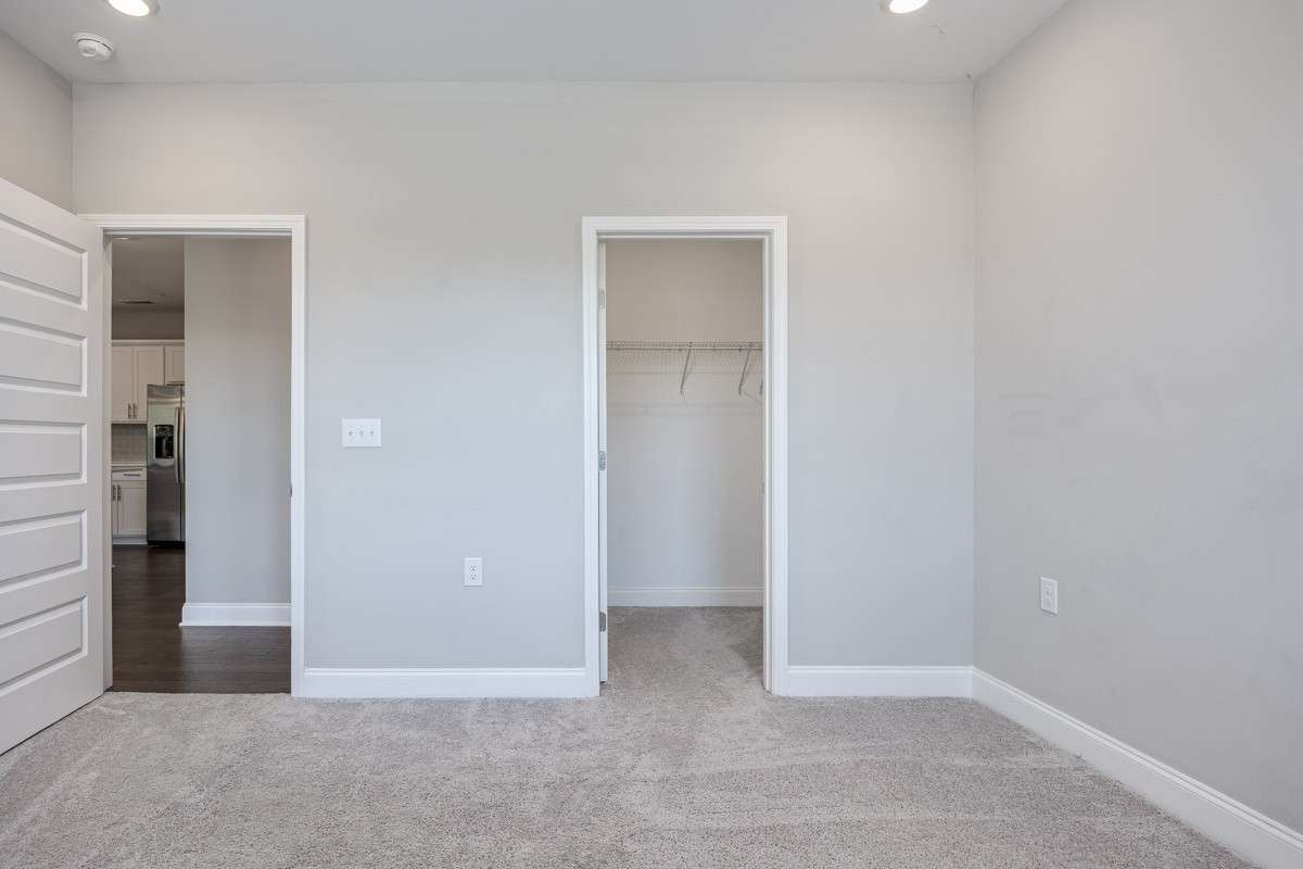 Walkin closet on 2nd bedroom