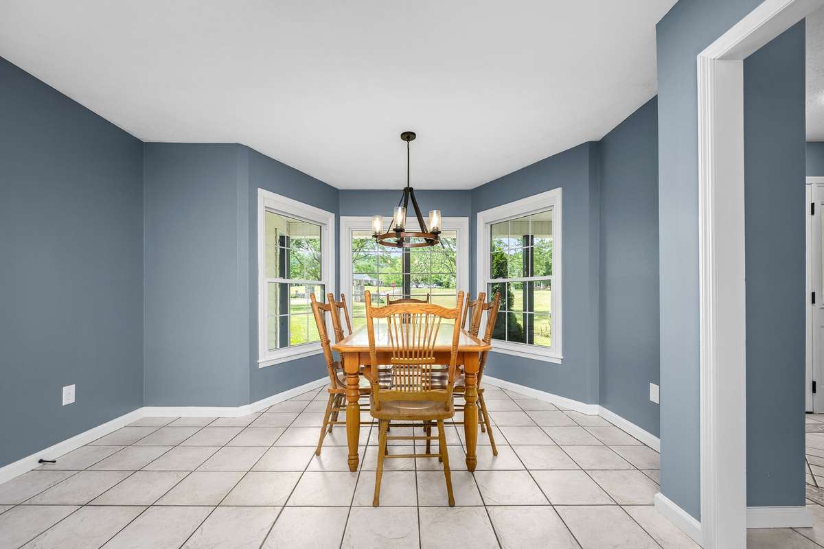 One more look at the breakfast nook.