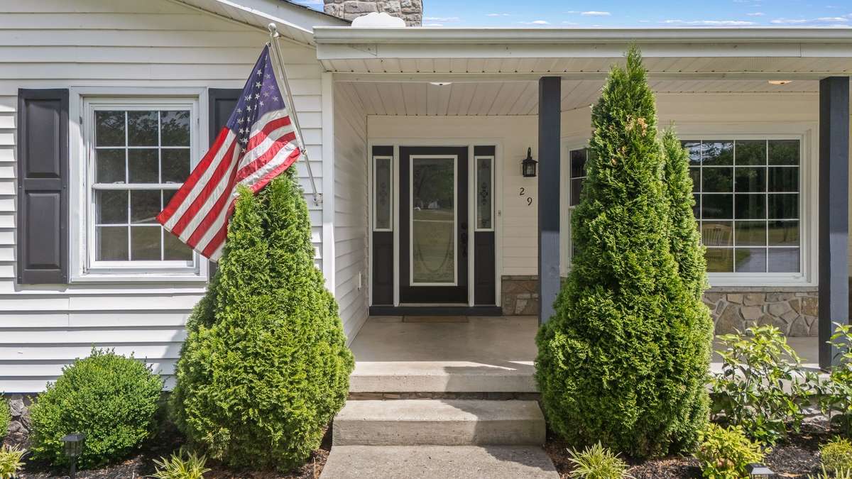 Such an inviting entrance.