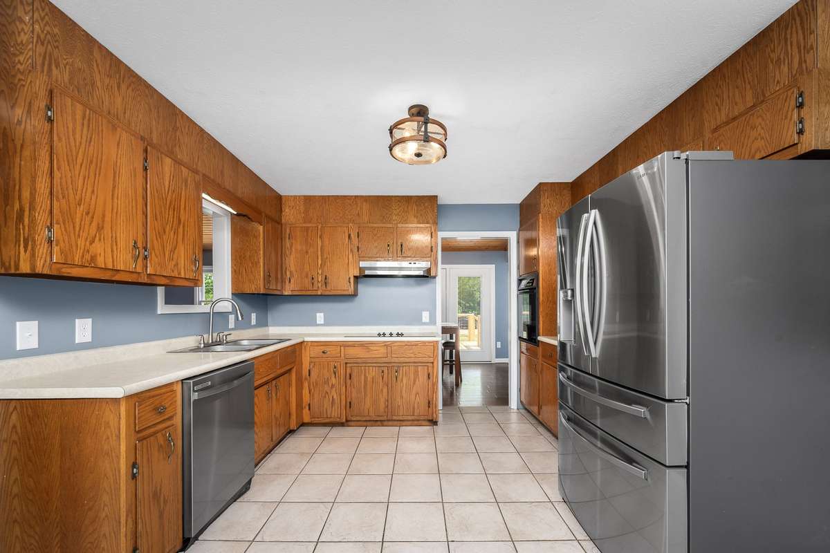 Electric cooktop and built-in oven.