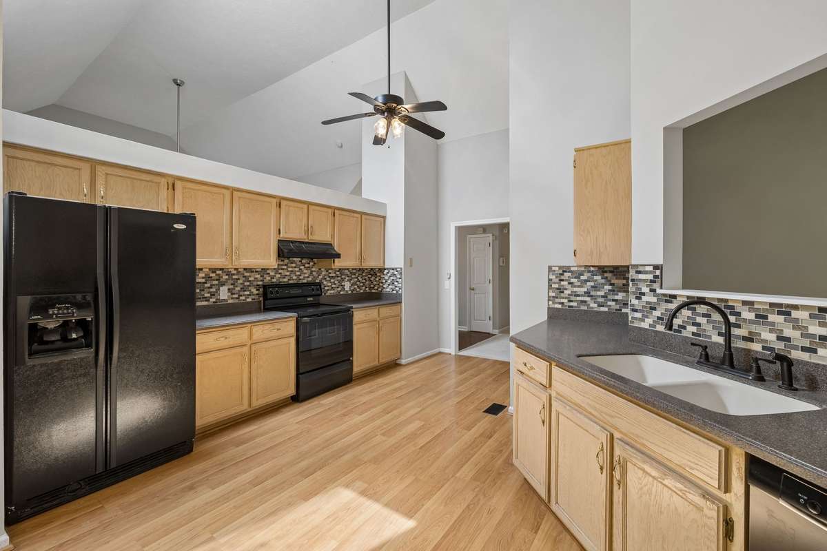 Eat-In Kitchen