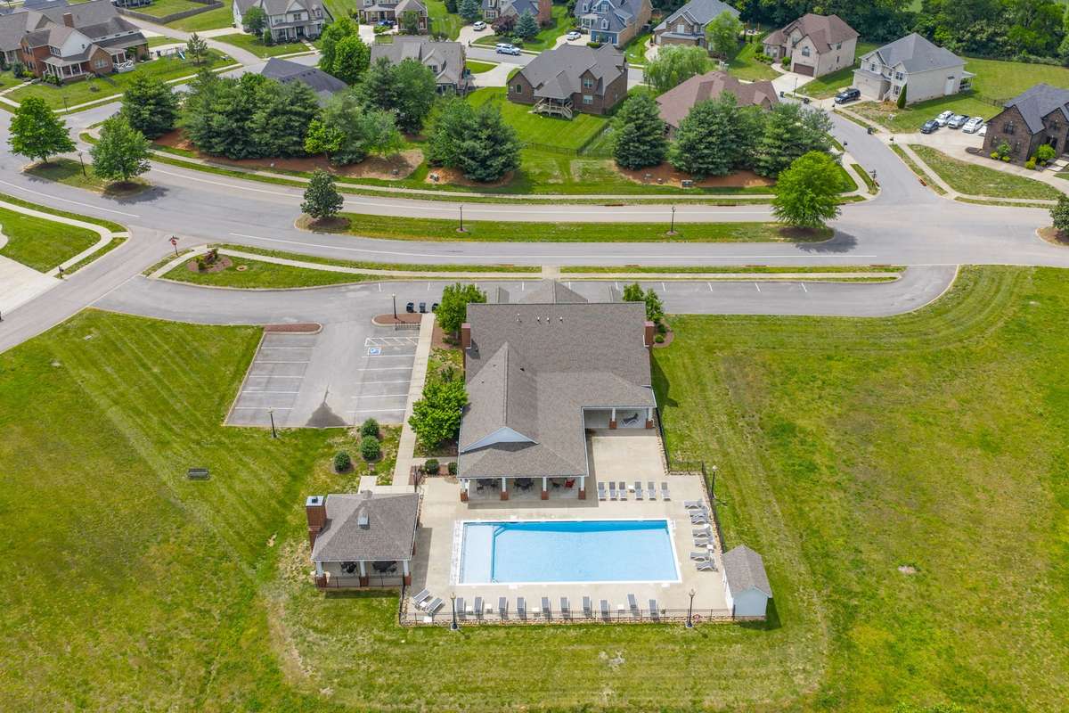 Community POOL, Clubhouse, & Fitness Center!