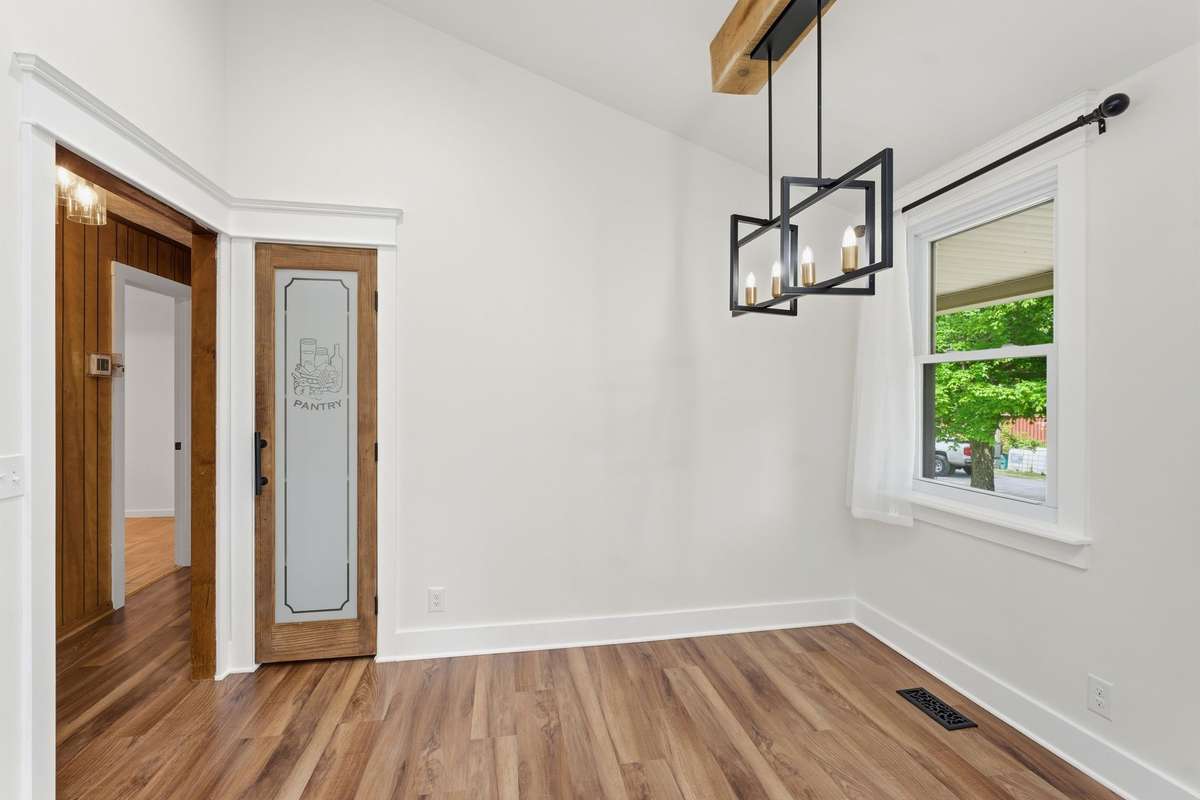 Great eat-in space in kitchen and pantry area for plenty of storage