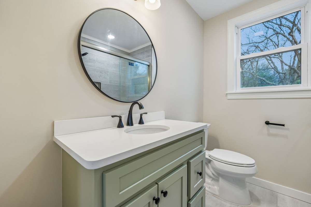 Full Hall Bathroom